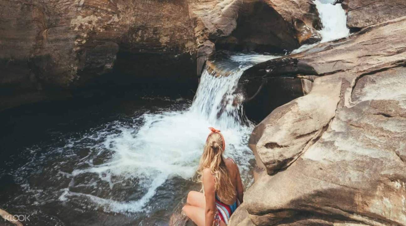 Private Lipton Seat Sunrise, Upper Diyaluma, and Ravana Falls Day Tour from Ella