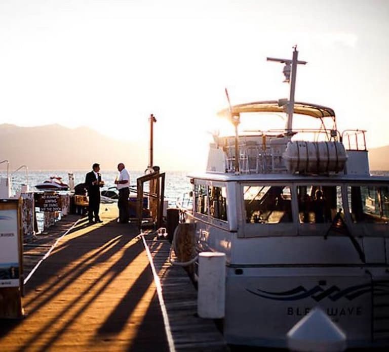 Lake Tahoe: Scenic Sunset Cruise with Drinks and Snacks