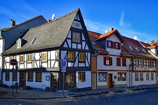 Discover Privately Höchst Old Town of Frankfurt with a Local