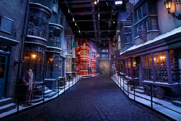 Warner Bros. Studio Harry Potter Tour & Branded Bus