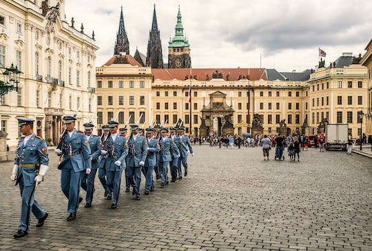 Wprowadzająca wycieczka po Zamku na Hradczanach z biletem bez kolejki