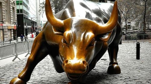 Jednodniowa wycieczka premium po Nowym Jorku: Wall St + World Trade Center + rejs do Statuy Wolności + Times Square