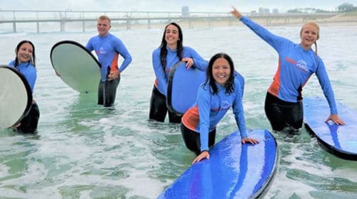 2-hour surfing lessons at Surfers Paradise Beach in Gold Coast
