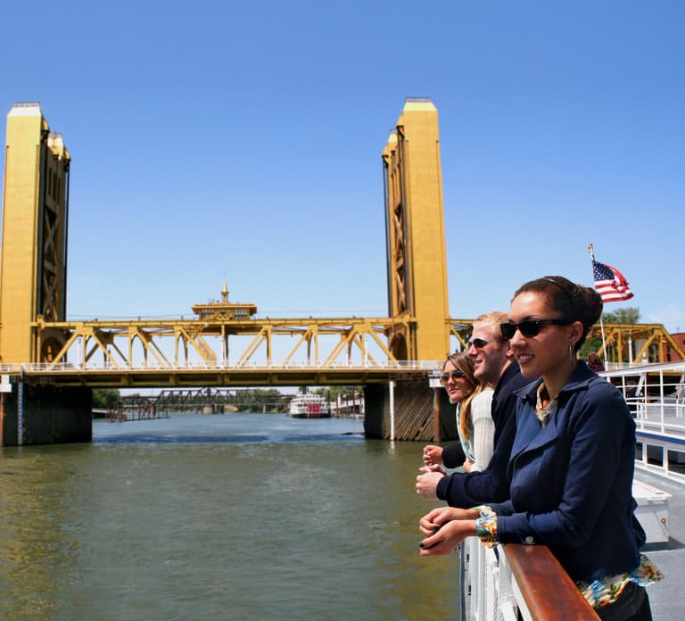 Sacramento: City Cruises Sights and Sips Cruise