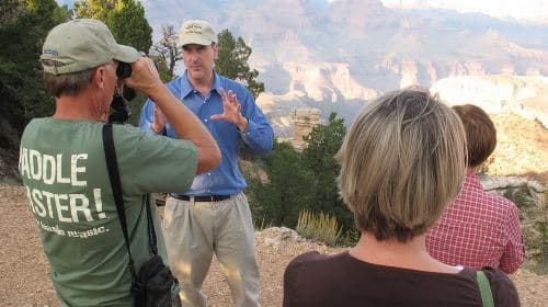 Safari fuoristrada al tramonto di 3 ore al Grand Canyon con deviazione al cancello d'ingresso Day Tours