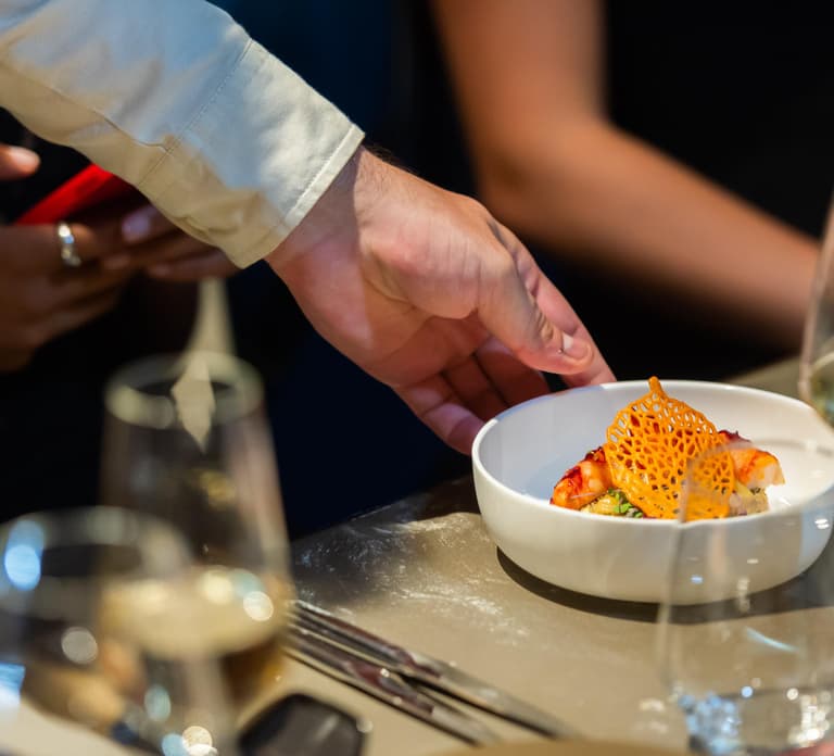 Paris: Romantic Valentine's Day dinner in the Eiffel Tower