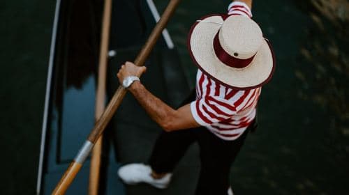 Venetian Traditions: Public Gondola Tour in Venice