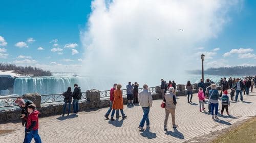 Jednodniowa wycieczka do Niagara Falls z Toronto obejmująca rejs łodzią i wizytę w winiarni