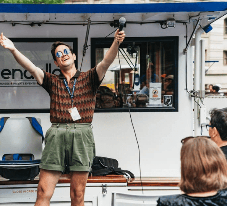 Chicago River: 1.5-Hour Guided Architecture Cruise