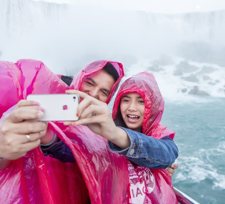 Niagara Falls: Boat Trip & Journey Behind the Falls Tour