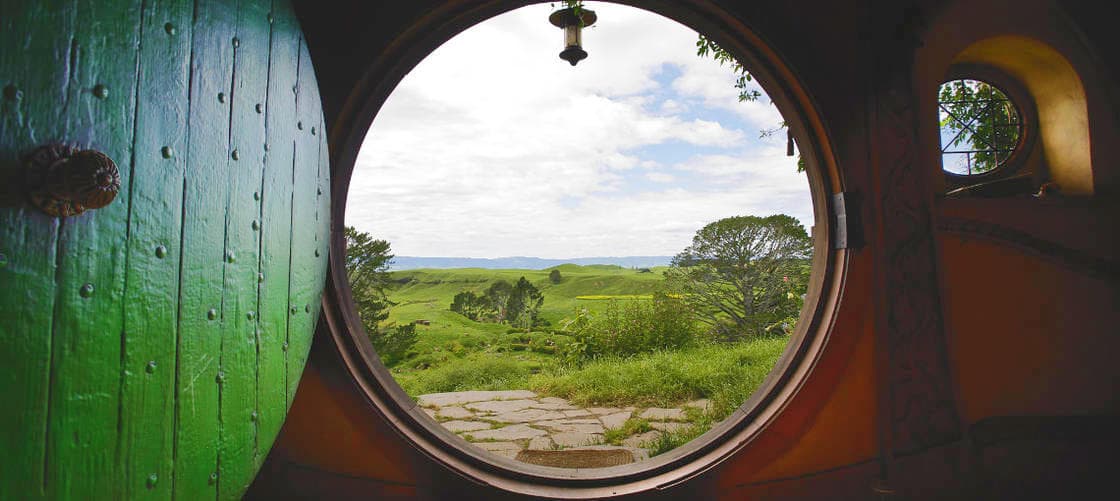 Waitomo Caves and Hobbiton Day Tour from Auckland