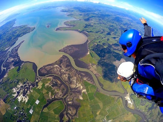 18,000ft Skydiving Experience in Auckland