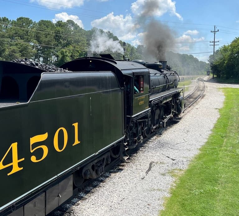Chattanooga: Derailed Trolley Tour and Train Ride