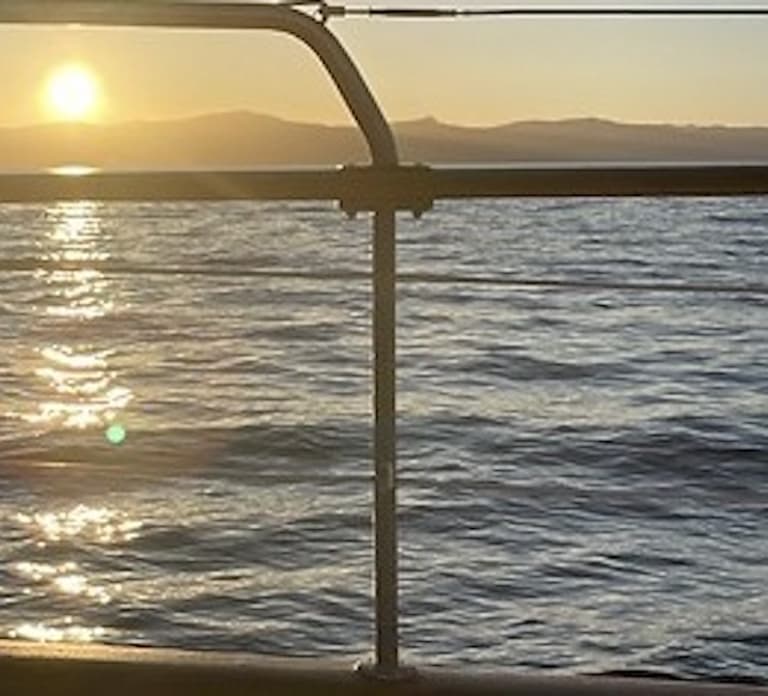 Lake Tahoe: Scenic Sunset Cruise with Drinks and Snacks