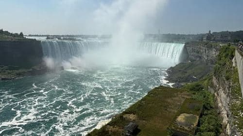 Tour a piedi delle Niagara Falls in Canada e tour giornaliero in barca Hornblower