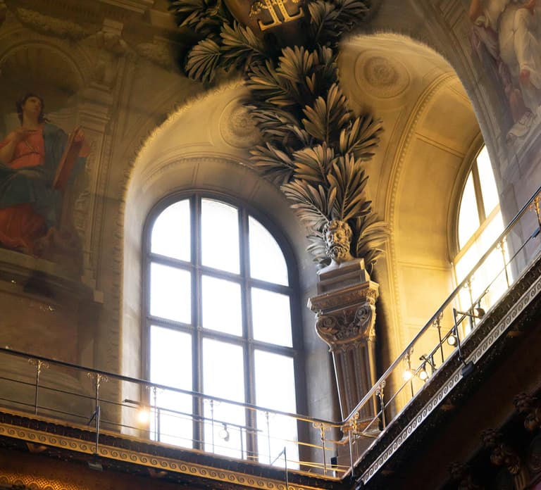 Night at the Louvre Museum: 6-people Max Guided Exploration