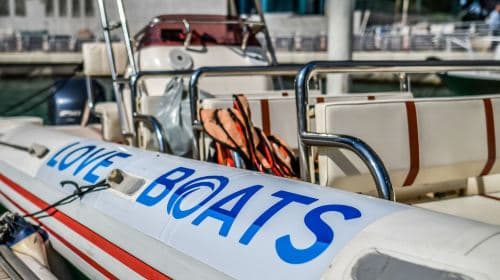 Love Boats - Dubai Marina Guided Sightseeing Boat Tour Transport Passes