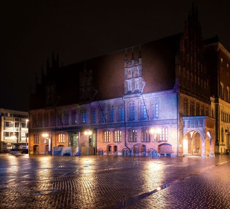 Hanover: Flashlight Guided Walking Tour at Night