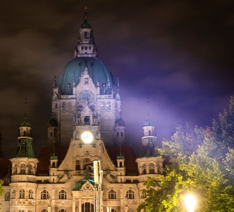 Hanover: Flashlight Guided Walking Tour at Night