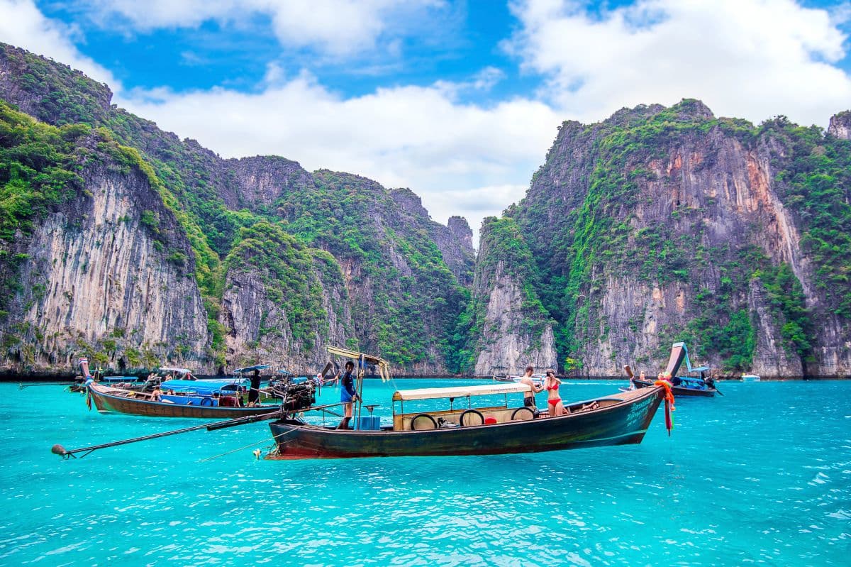 Nehmen Sie an der Tour zu Maithon Island, Phi Phi Island, Maya Beach und Khai Island mit dem Schnellboot oder Speed-Katamaran teil