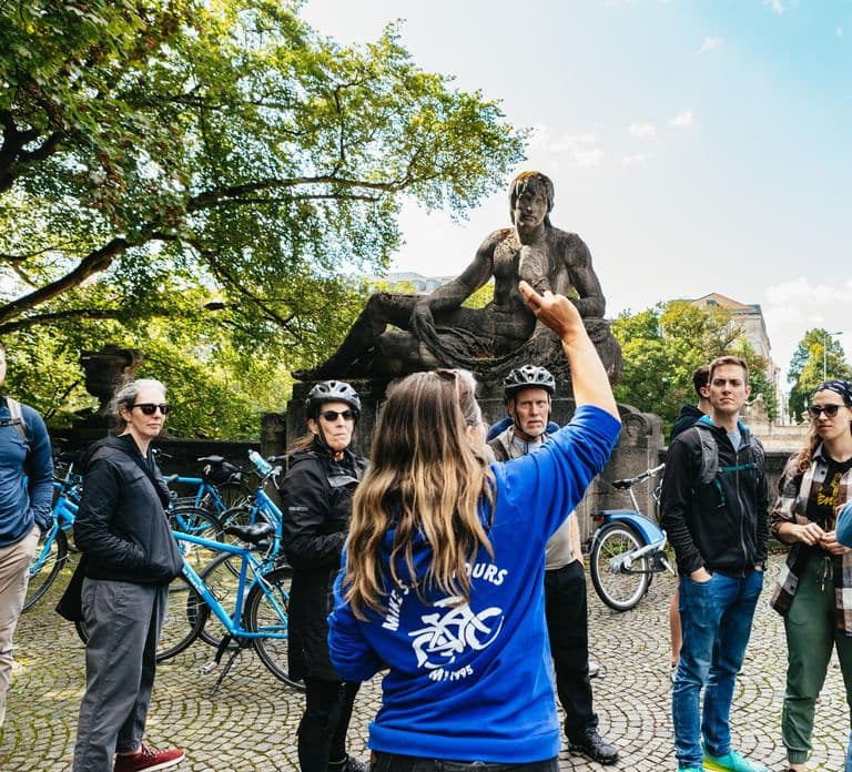 Munich: Guided City Tour by Bike with Beer Garden Stop