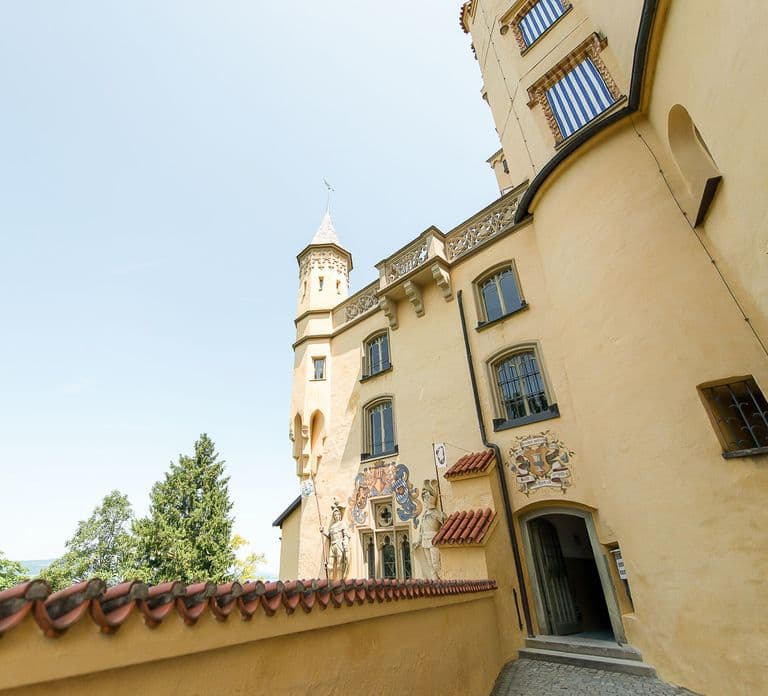 From Munich: Neuschwanstein & Linderhof Castle Full-Day Trip