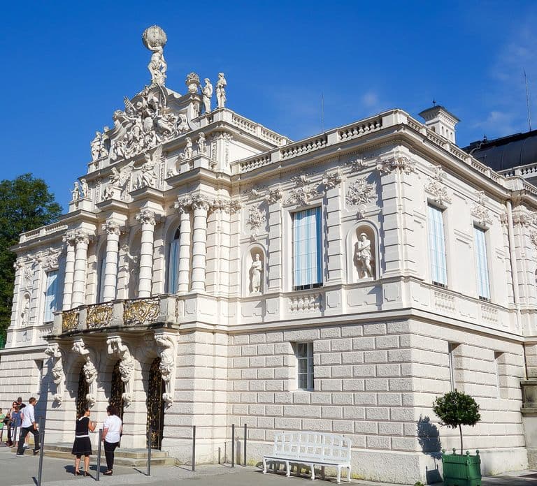 Munich発: Neuschwanstein & Linderhof Castle 1日ツアー