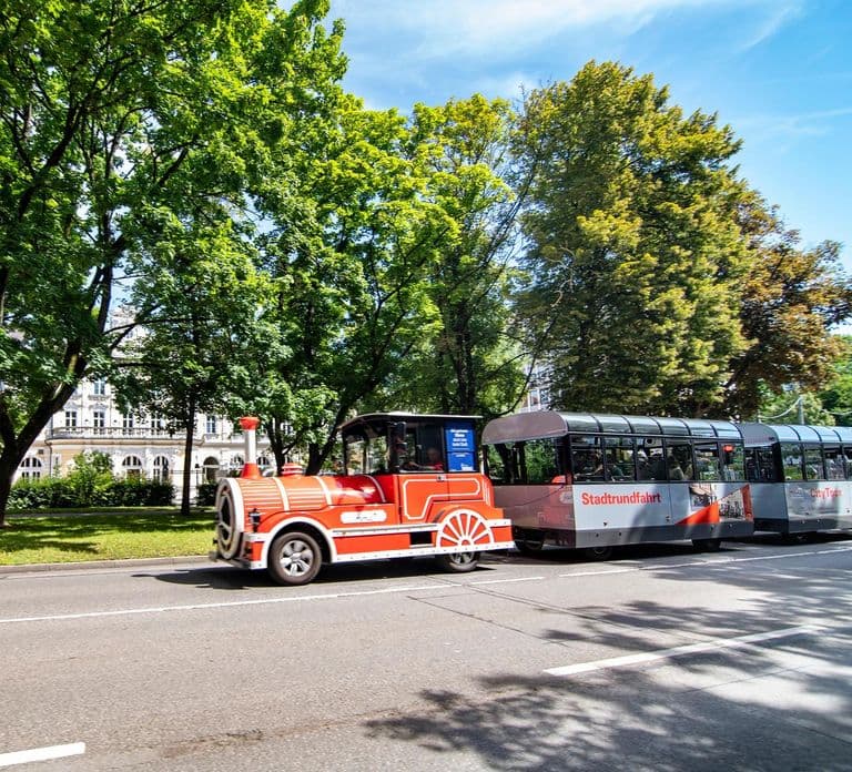 Regensburg: City Tour with the Bimmelbahn Train