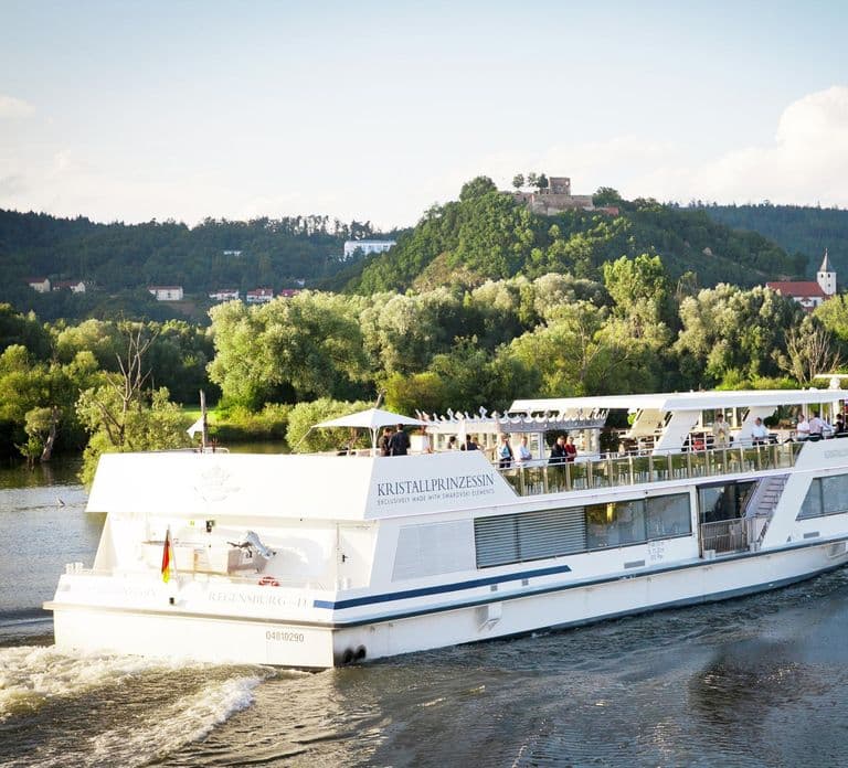 Regensburg: Sightseeing Boat Tour to Walhalla