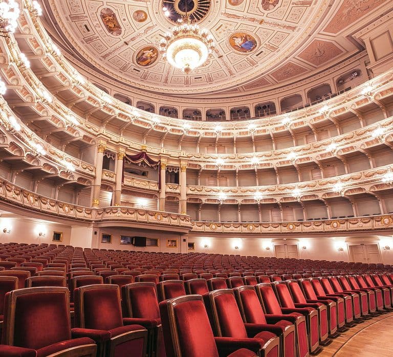 Dresden: Visita Guiada à Semperoper para Famílias