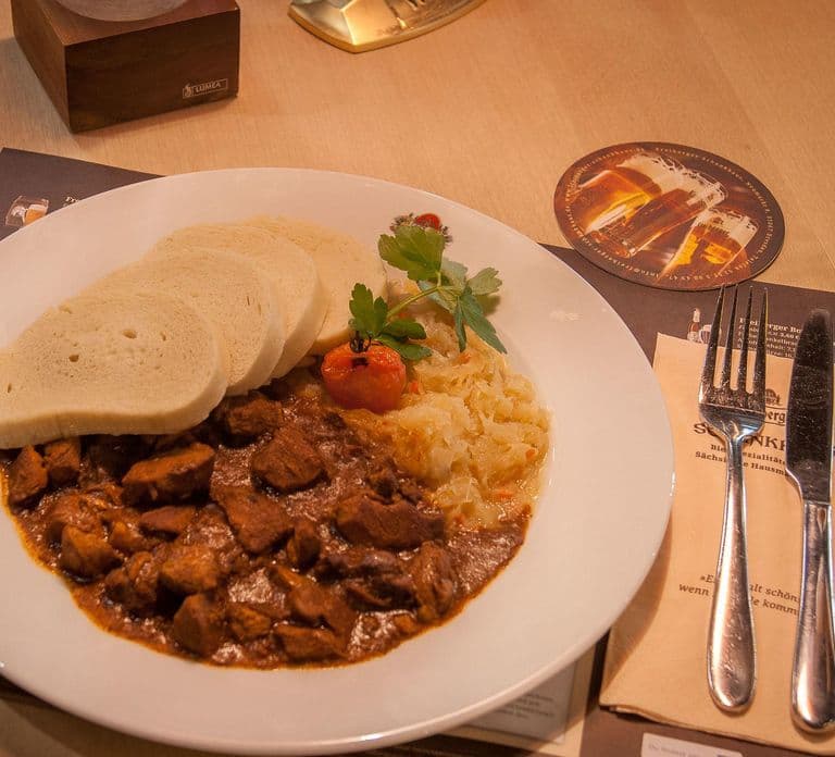 Drezno: Piesza wycieczka ze strażnikiem nocnym i posiłkiem