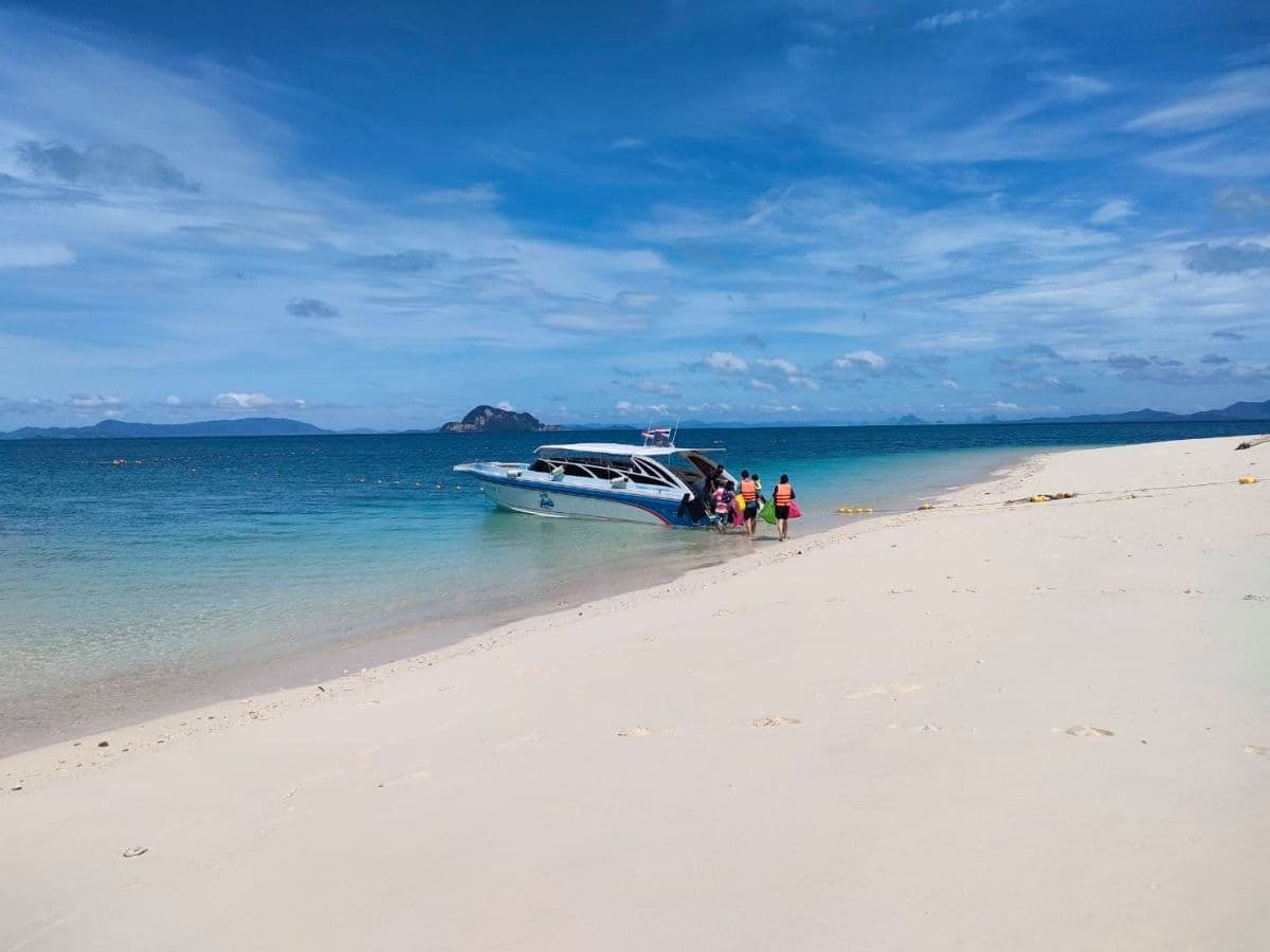 Tour in motoscafo alle isole Koh Khai con trasferimento incluso