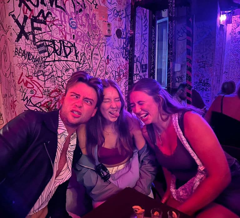 Berlin Pubcrawl: ショット、パーティーゲーム、料金、VIPクラブ入場