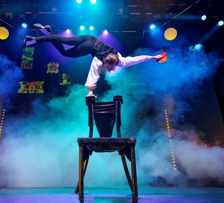 Berlin: "Flying Lights" - incl. Flying Steps – Variety Show