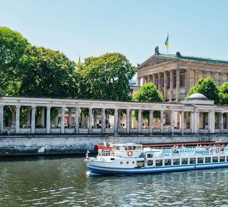 Berlin: 1-Hour City Tour by Boat with Guaranteed Seating