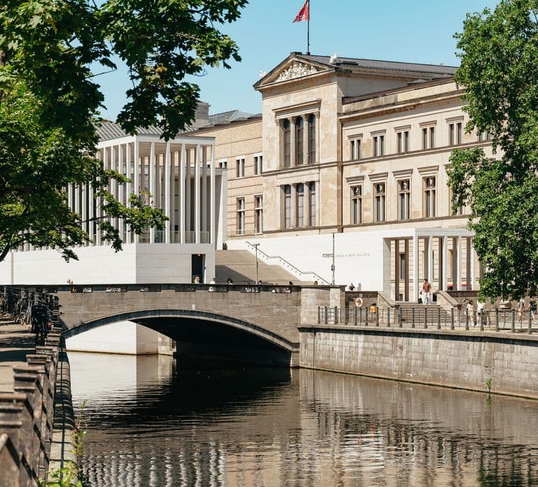 Berlin: 1-Hour City Tour by Boat with Guaranteed Seating
