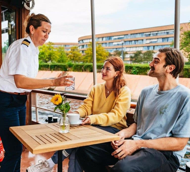 Berlin: 1h Boutiquestyle-Cruise on the Historic Hemingway