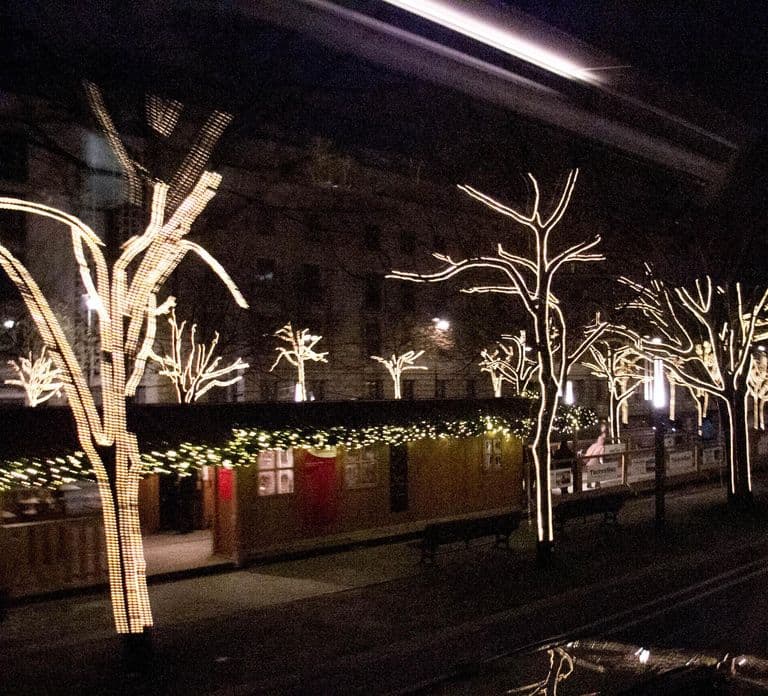 Berlin: 2-Hour Christmas Lights Bus Tour incl. Mulled Wine