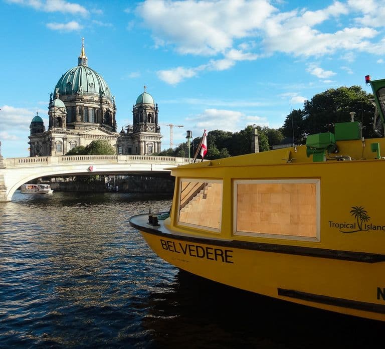 Berlin: 2,5-stündige East-Side-Bootsfahrt mit Kommentar