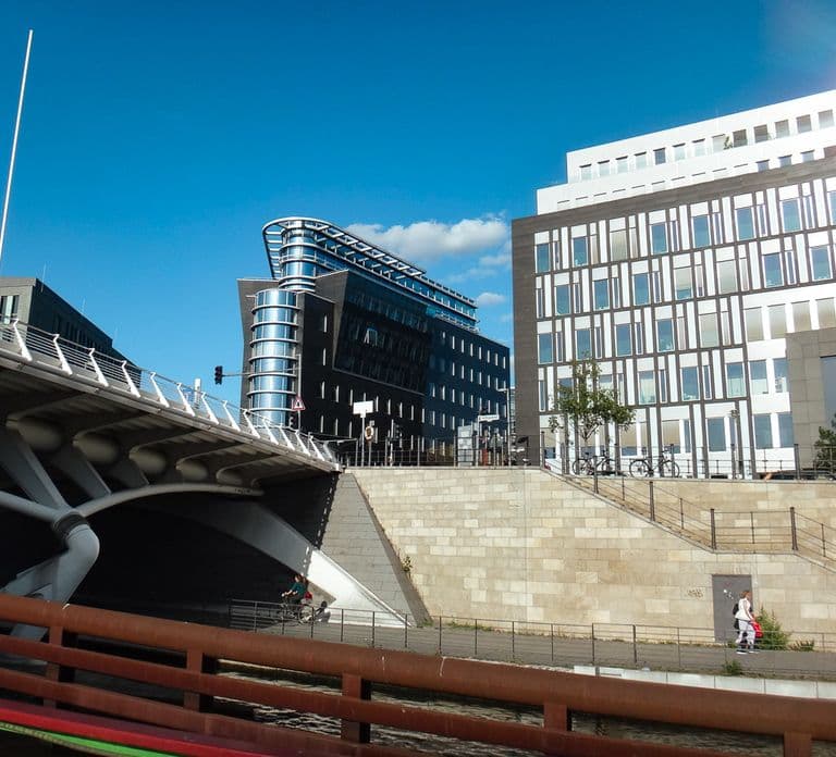Berlin: 2,5-stündige East-Side-Bootsfahrt mit Kommentar