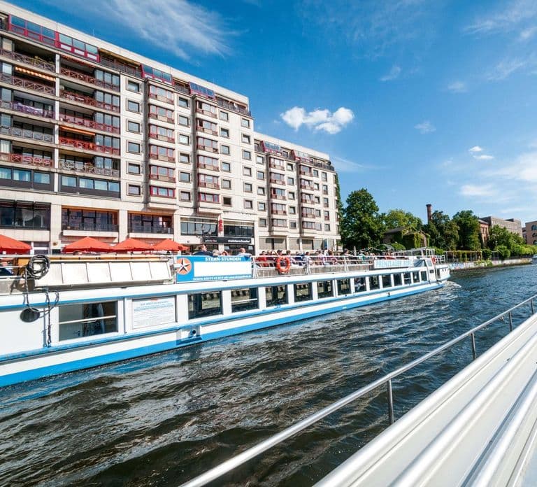 Berlin: 3.25-Hour Spree & Landwehrkanal Boat Tour