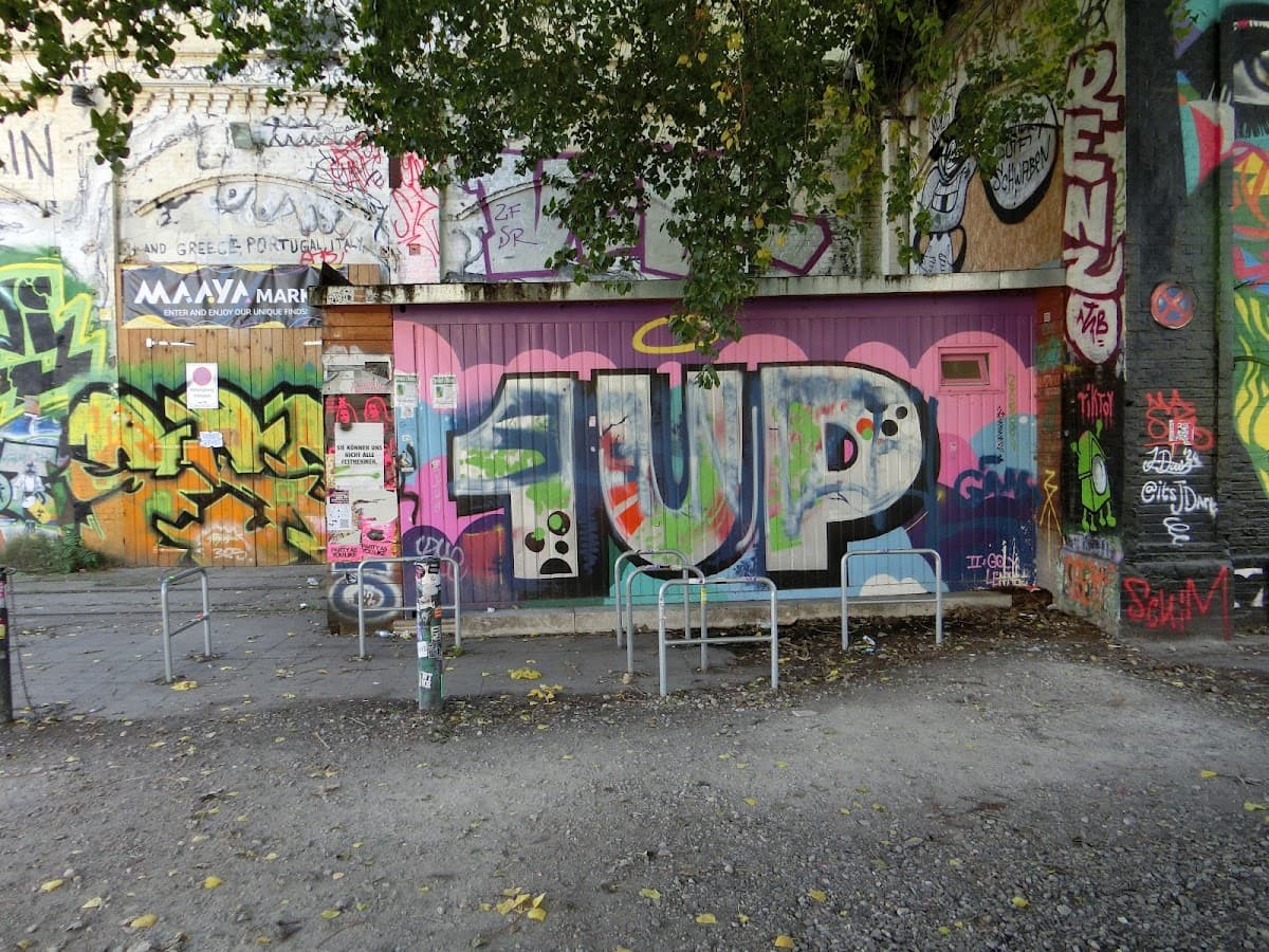 Berlin: Alternative Berlin Walking Tour