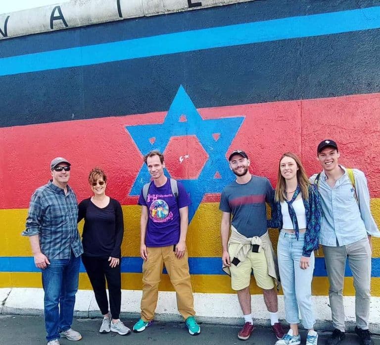 Berlin: Berlin Wall & East Side Gallery Walking Tour