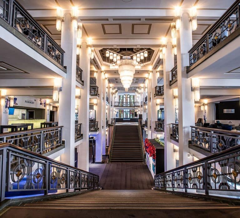 Berlin: BLINDED by DELIGHT Grand Show Friedrichstadt-Palast
