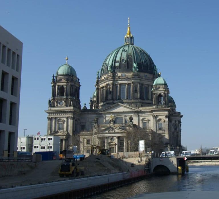 Berlin: Bootstour - Sightseeing Brückenfahrt auf der Spree