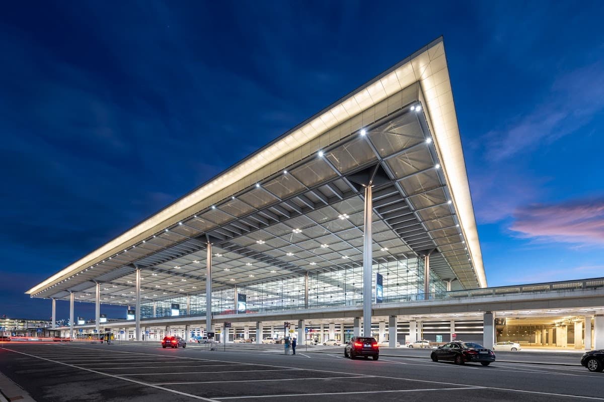 Berlin: Brandenburg Airport Transfer to Berlin City Center