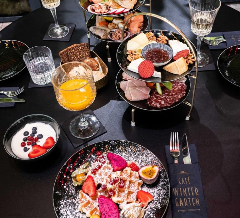 Berlino: Colazione al Café Wintergarten