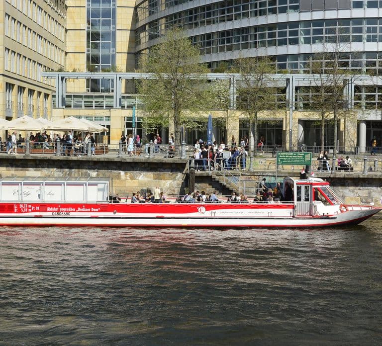 Berlin: City Boat Cruise with Heating and DE/EN Guide