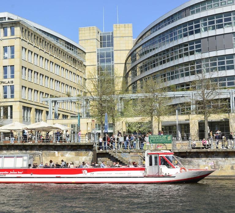 Berlin: City Boat Cruise with Heating and DE/EN Guide