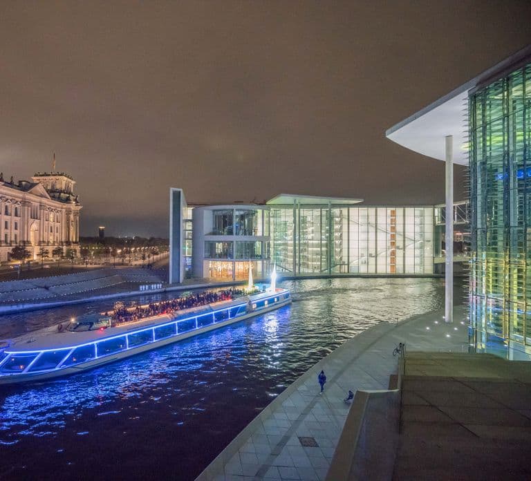 Berlin: Evening River Spree Cruise at Christmastime